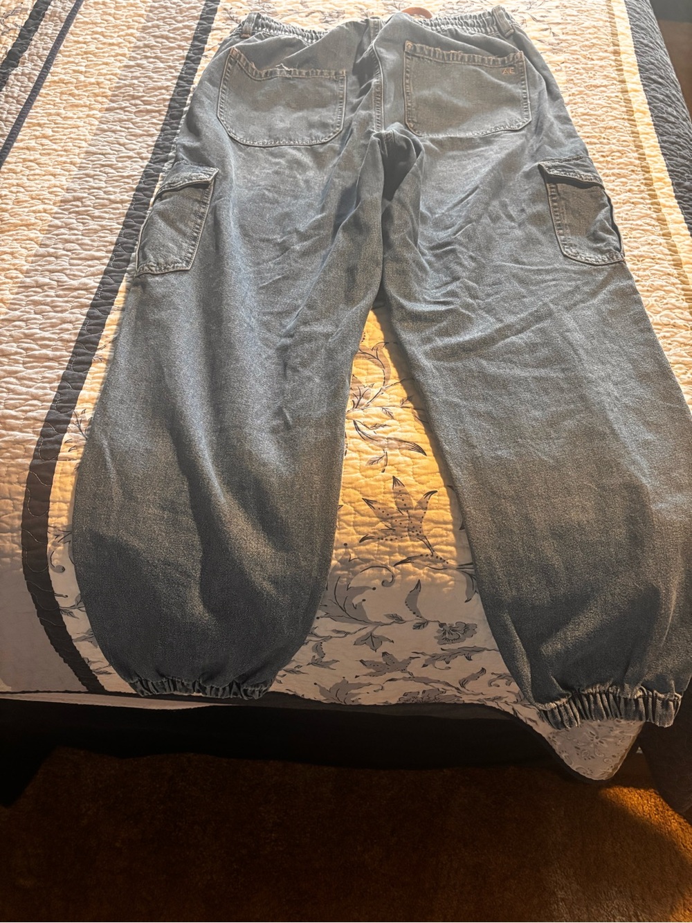 American Eagle Outfitters Blue Cropped Cargo Jeans with Pink Drawstring Accent - Picture 8 of 10
